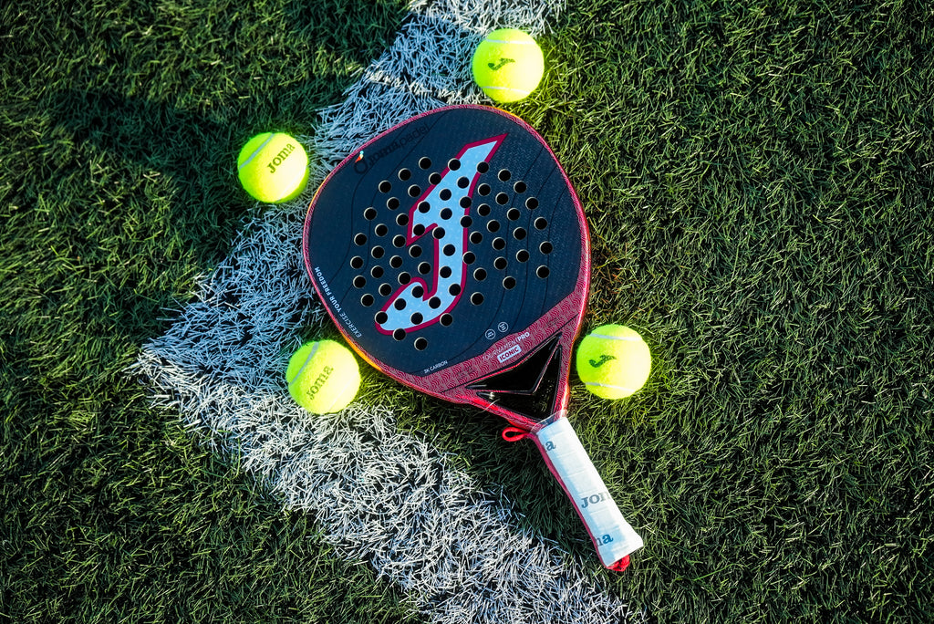 Iconic Black/Red Racket
