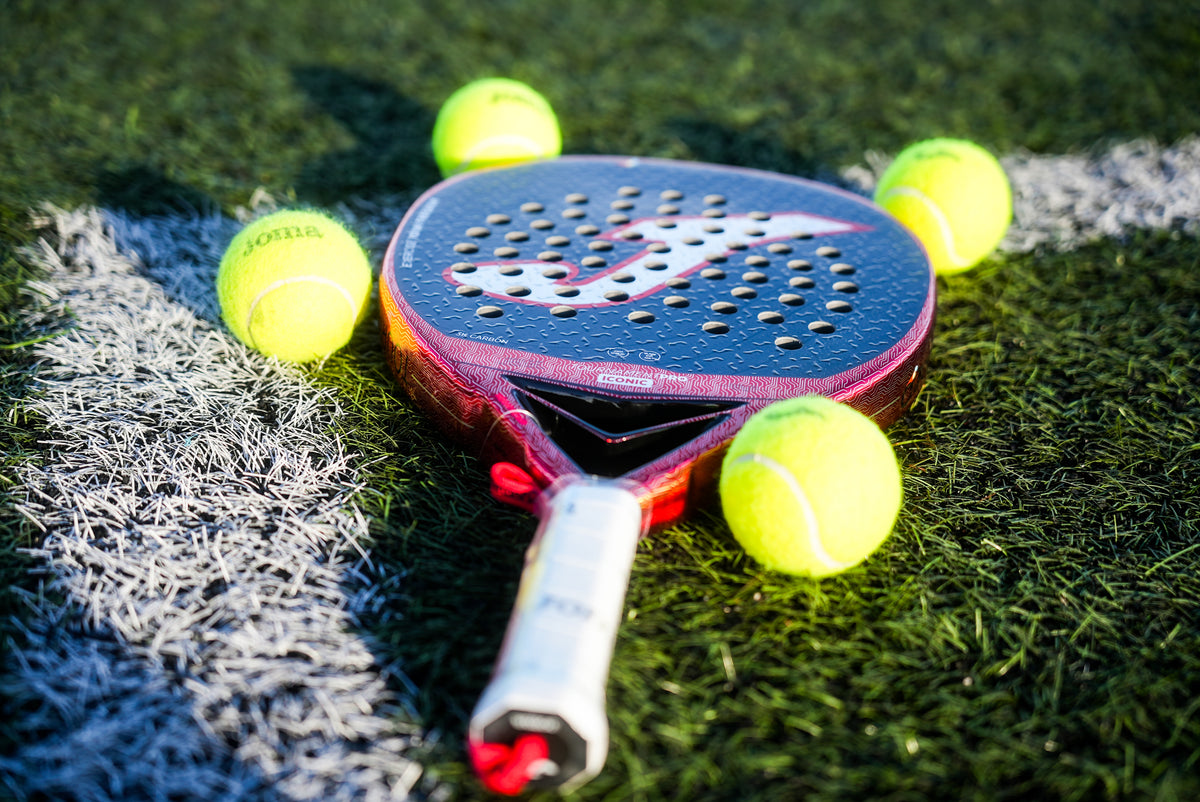 Iconic Black/Red Racket
