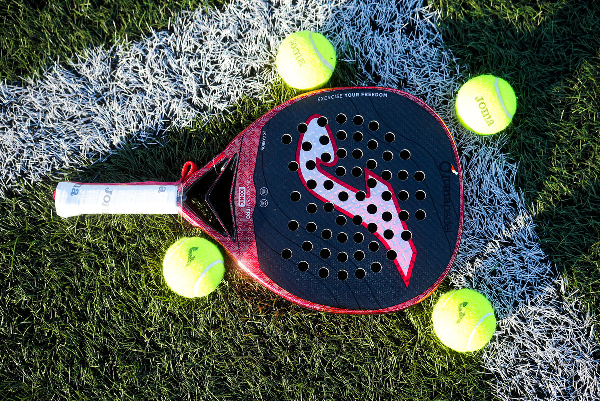 Iconic Black/Red Racket